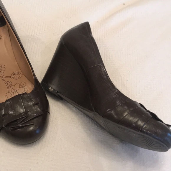 EUC Chinese Laundry Dark Brown wedges - Picture 2 of 4